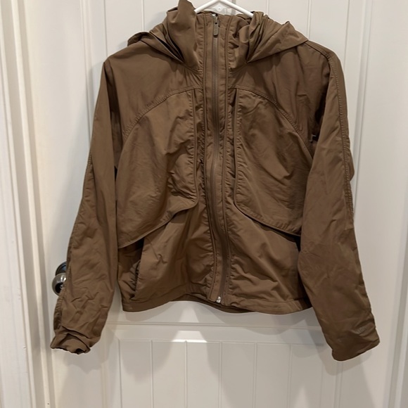 Lululemon Always Effortless Jacket Army Green - Picture 5 of 10